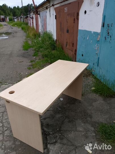 Столы письменные, офисные