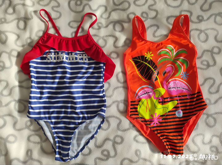 Купальники и шапочки на 7-9 лет