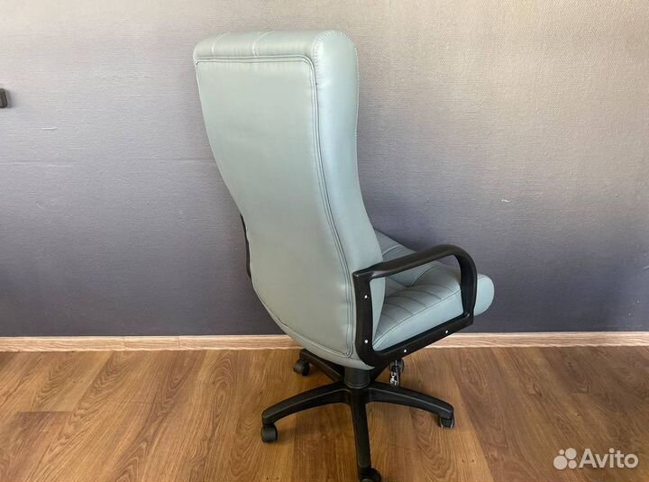 Компьютерное кресло. Гарантия 1 год