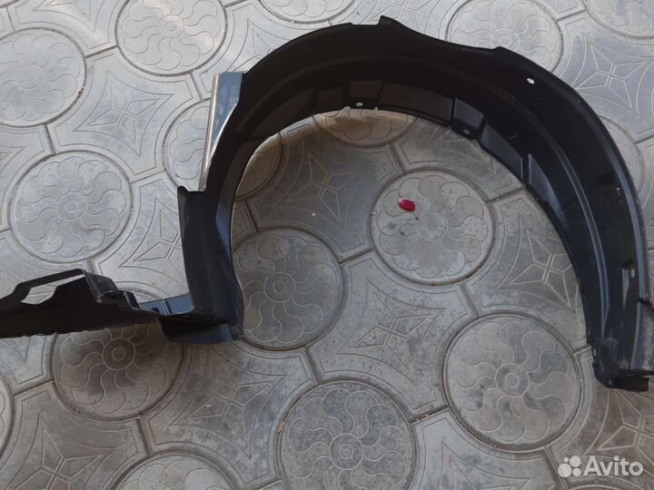 Передний подкрыльник Тойота Авенсис