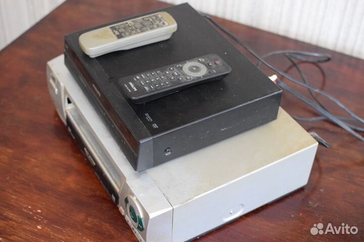 Dvd и VHS проигрыватели 4 штуки. Цена за всё