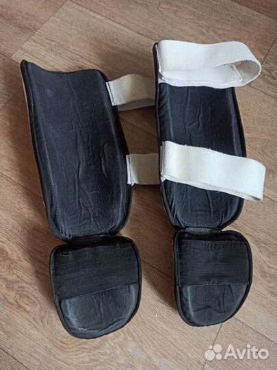 Щитки на ноги для единоборств