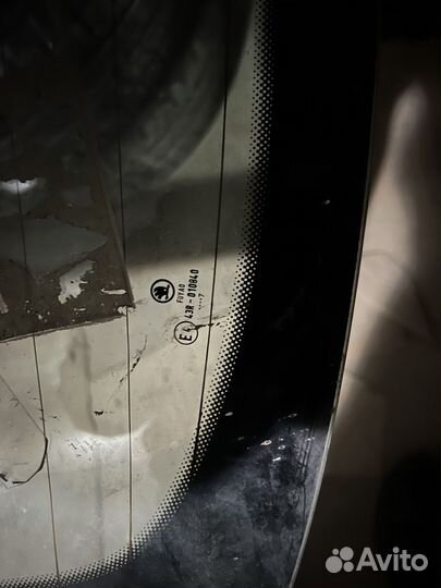 Заднее оригинальное лобовое стекло skoda rapid 1