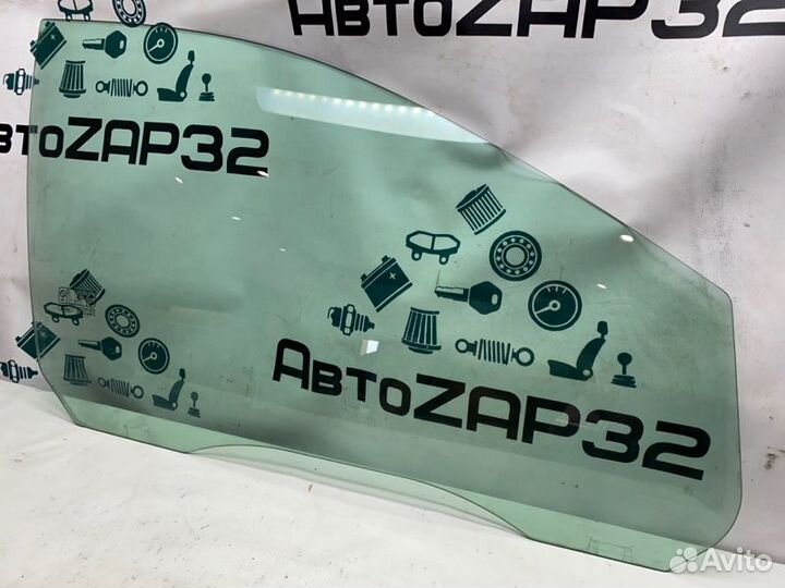 Стекло двери переднее правое Ford Focus 2 hwda