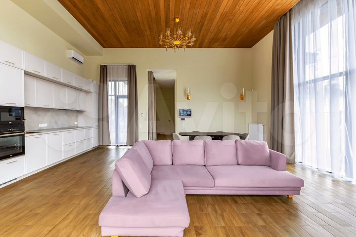 Дом 280 м² на участке 14 сот.