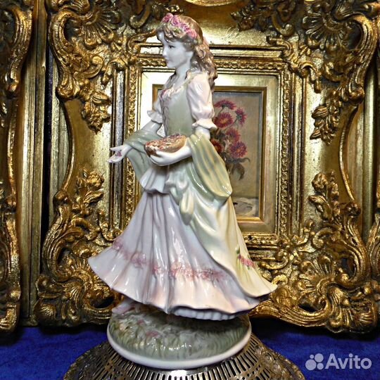 Королева Мая.Royal worcester.Статуэтка.Фарфор