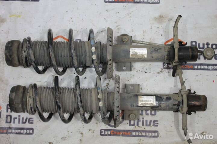 Volkswagen Polo стойки передние левая, правая