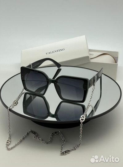 Солнцезащитные очки valentino