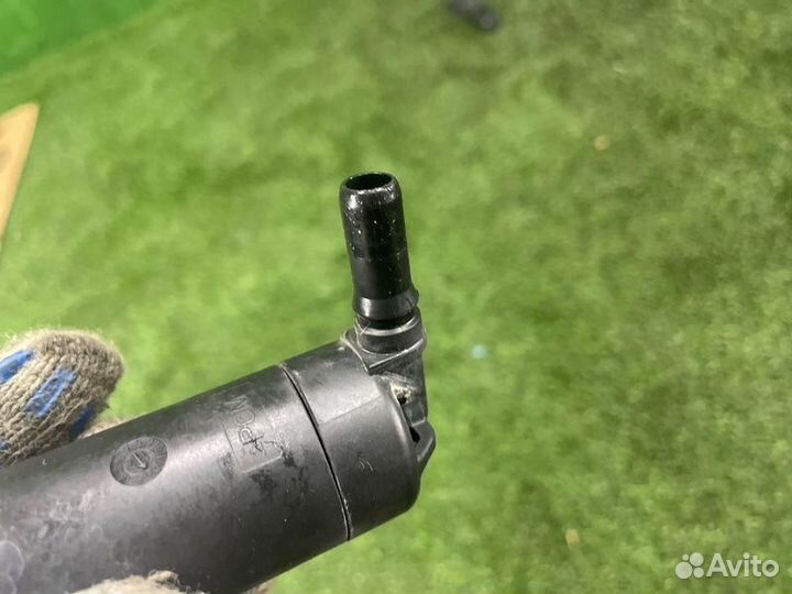 Форсунка омывателя фар передняя правая Bmw X3 F25