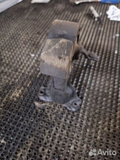 Подушка двигателя задняя Toyota Caldina CT190 2C