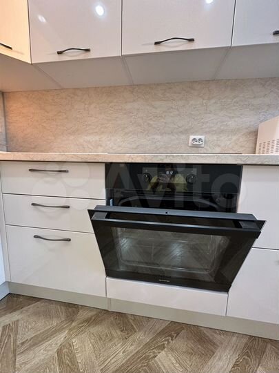 2-к. квартира, 57 м², 8/16 эт.