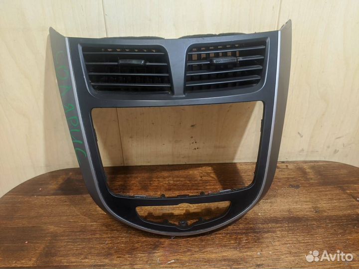 Накладка центральной консоли Hyundai Solaris 1 201