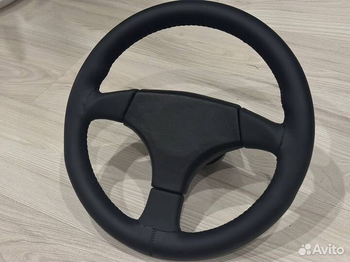 Спортивный руль Momo Hella