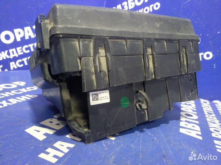 Блок предохранителей под капот Chevrolet Cruze