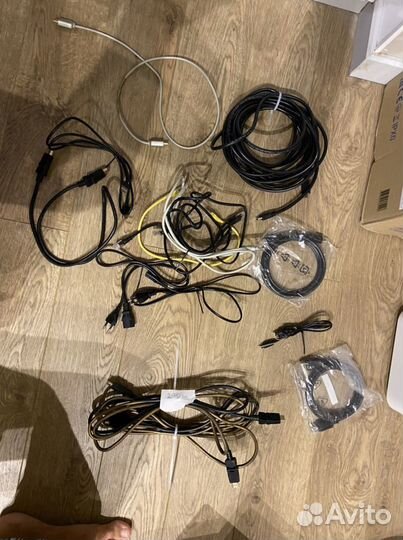 Куча проводов hdmi, ethernet, восьмерка, usb micro