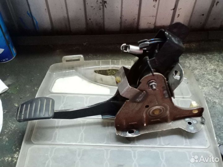 Педаль сцепления Рено логан 2