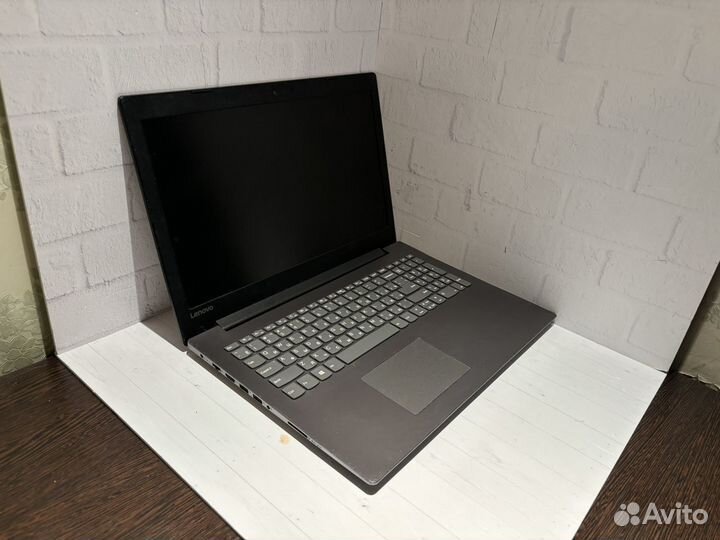 Шутсрый ноутбук Lenovo Ideapad 330-15AST