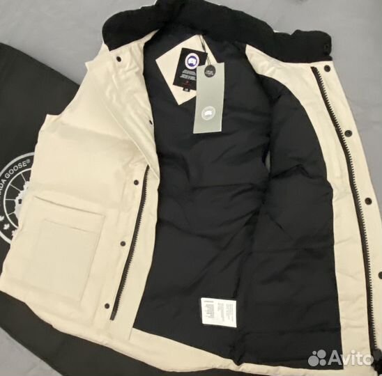 Canada goose жилетка новая