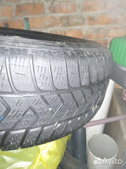 Pirelli Scorpion 215/65 R16