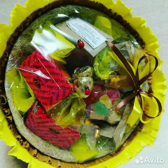 Букет из чая, кофе, сладостей