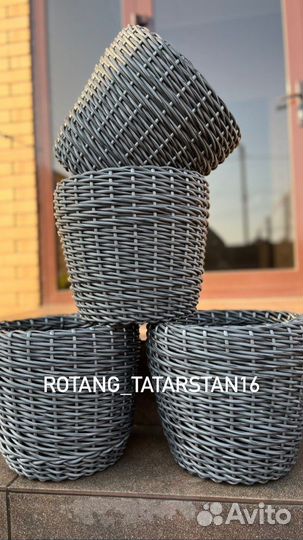 Кашпо из искусственного ротанга