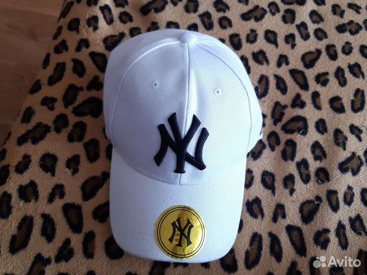 Бейсболка белая мужская