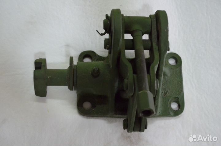 Кронштейн тормоза правый в сборе 21.23.038