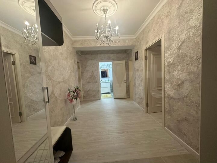 2-к. квартира, 72 м², 2/9 эт.