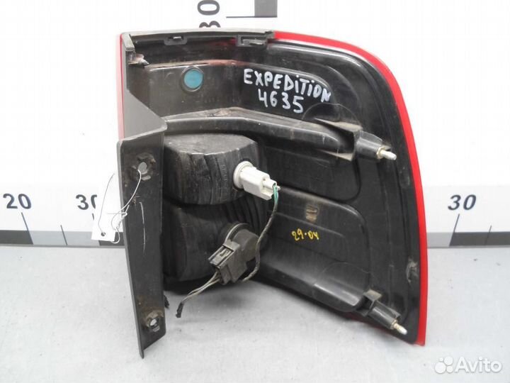 Фонарь задний наружный левый Ford Expedition