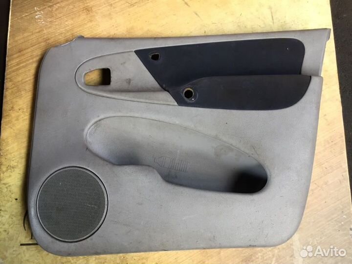 Обшивка двери передняя правая Citroen Xsara