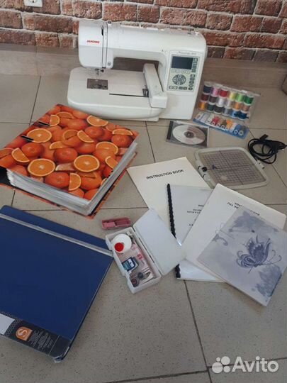Вышивальная машинка Janome Memory Craft 200e