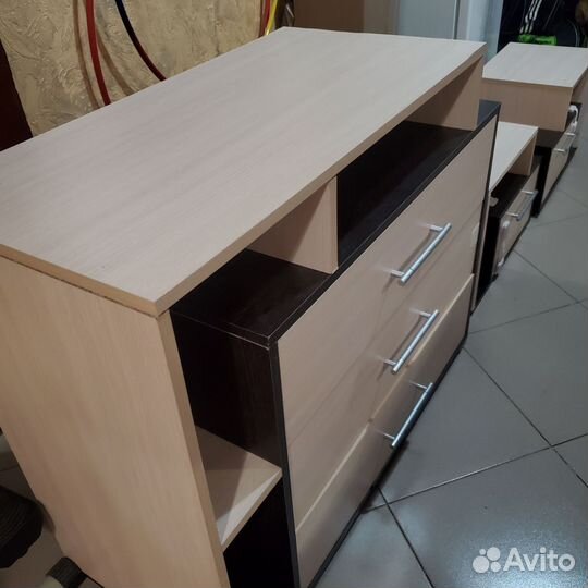 Комод и две тумбы