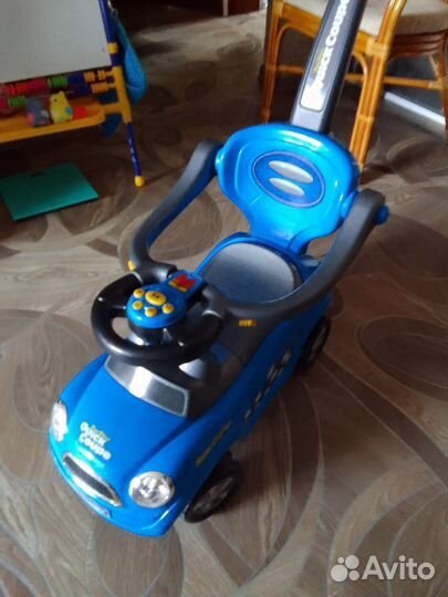 Машинка каталка толокар с ручкой