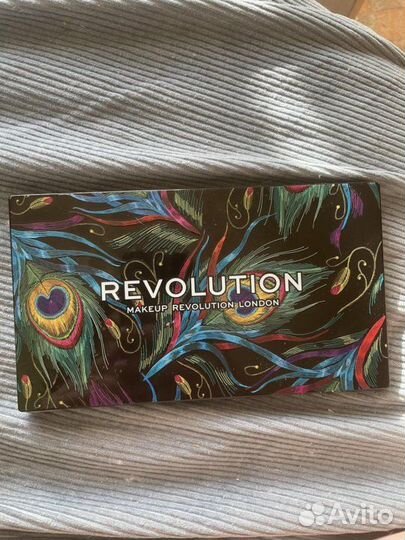 Палетка теней Revolution creative Тени 24 цвета