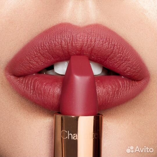 Charlotte Tilbury M.I. Kiss помада для губ