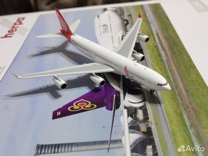 Модель самолета 1:400 AirLeisure A340-200