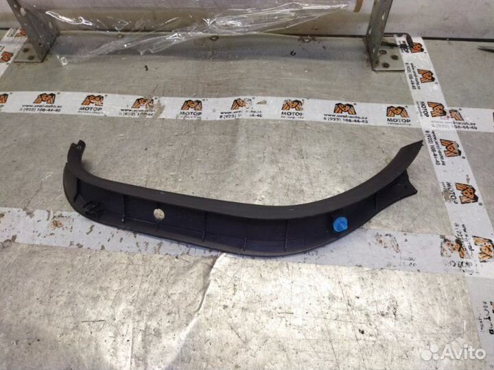 Обшивка двери багажника задняя левая Toyota