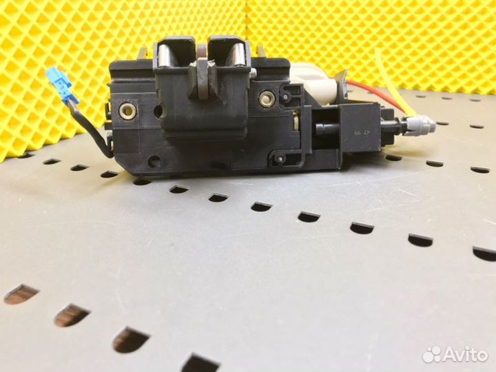 Замок багажника Mercedes-Benz S-Class W220