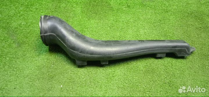 Воздуховод левый Opel Zafira 2005 - 2012