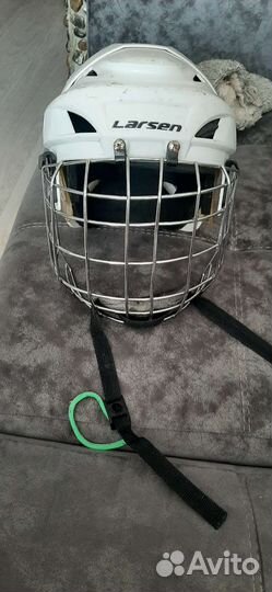 Хоккейный шлем