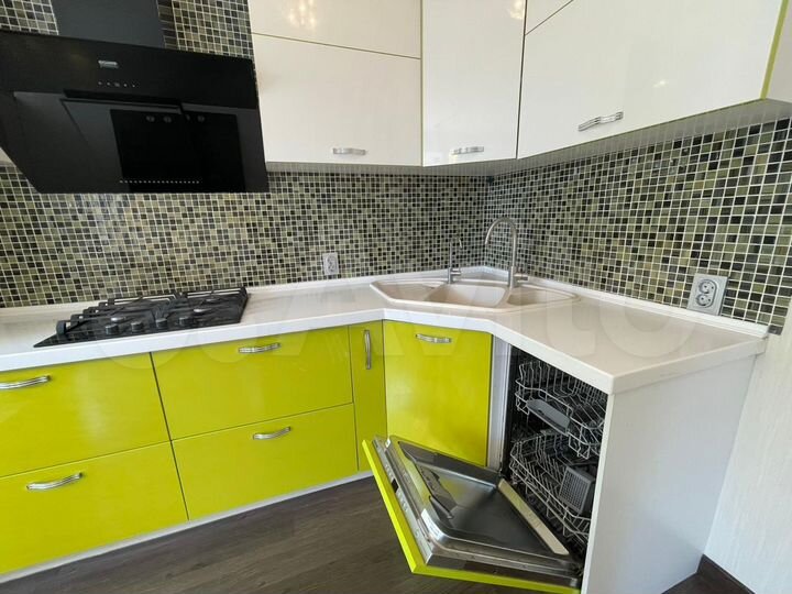 3-к. квартира, 108 м², 2/3 эт.