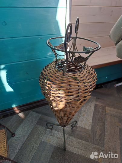 Ваза напольная плетеная