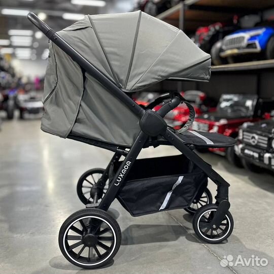 Коляска новая