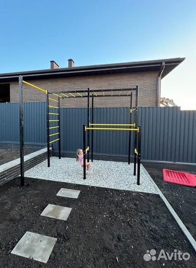 Уличная спортивная площадка