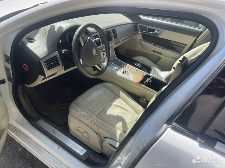 В разборе Jaguar XF 2010