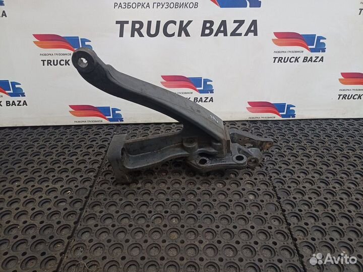 Кронштейн кабины передний левый