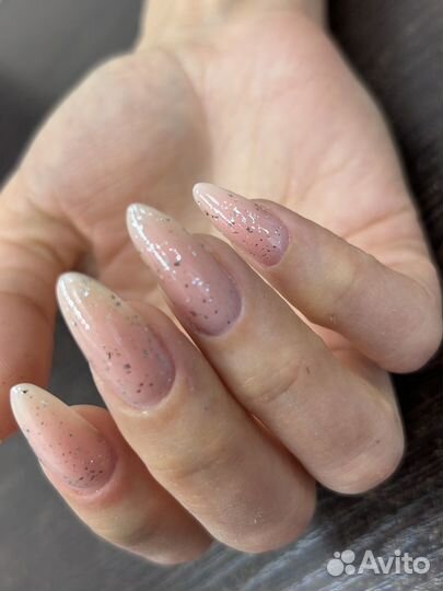 Маникюр в салоне