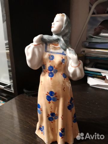 Фарфоровая статуэтка
