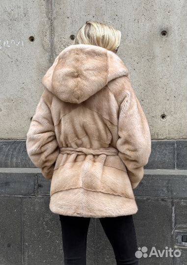 Женский норковый полушубок с капюшоном 