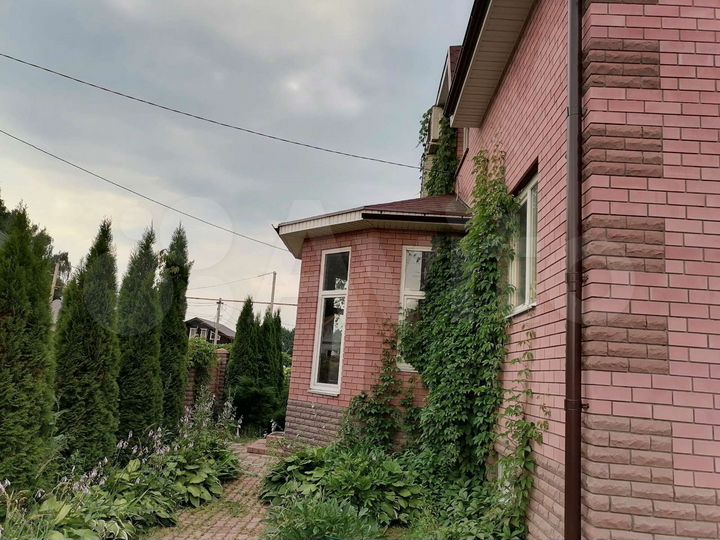 Коттедж 400 м² на участке 15 сот.